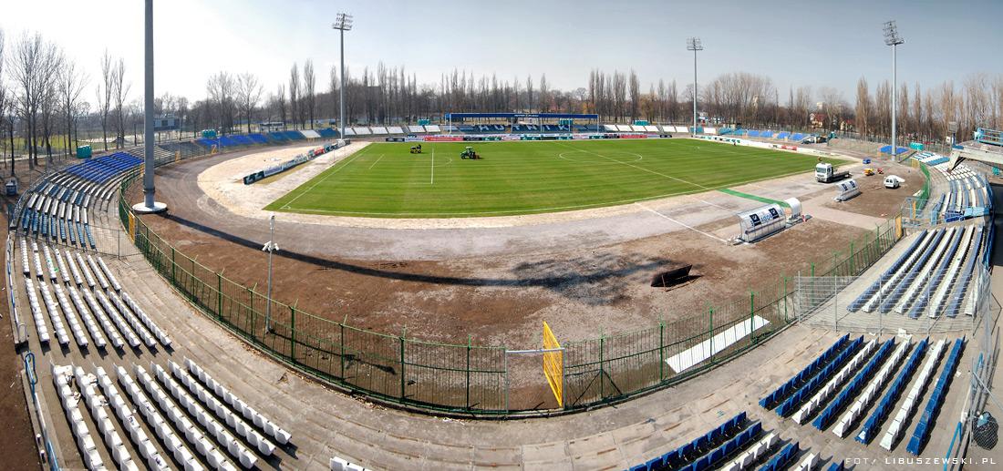 Kibice Hutnika — doping na trybunach